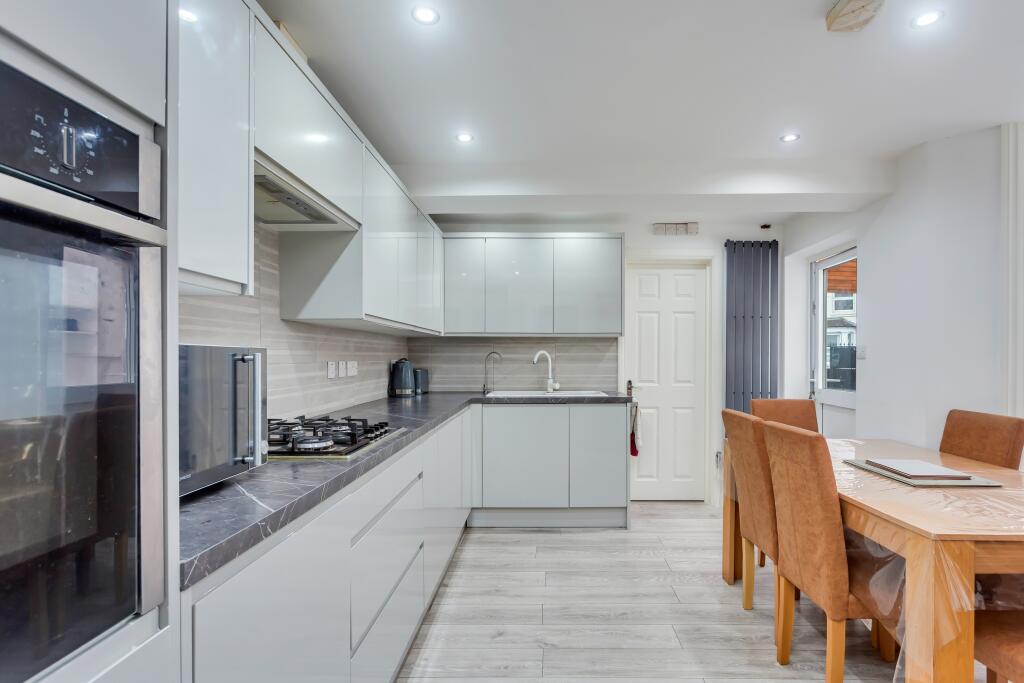 House in London - View 3