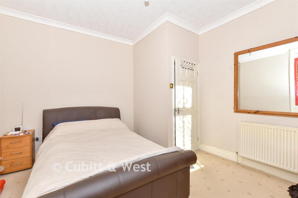 Angerstein Road, North End, Portsmouth, Hampshire photo 5
