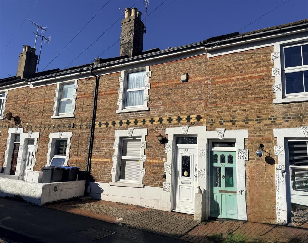 Main image of property: London Street, Worthing, BN11 4EL