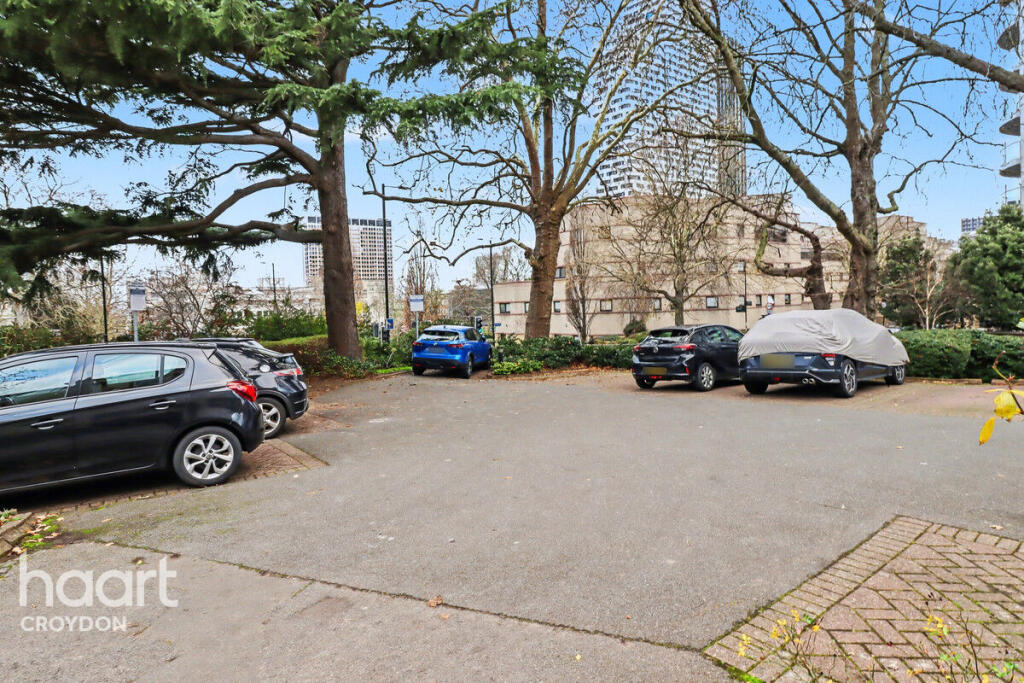 1-bed house on Fairfield Path, Croydon, £115,000