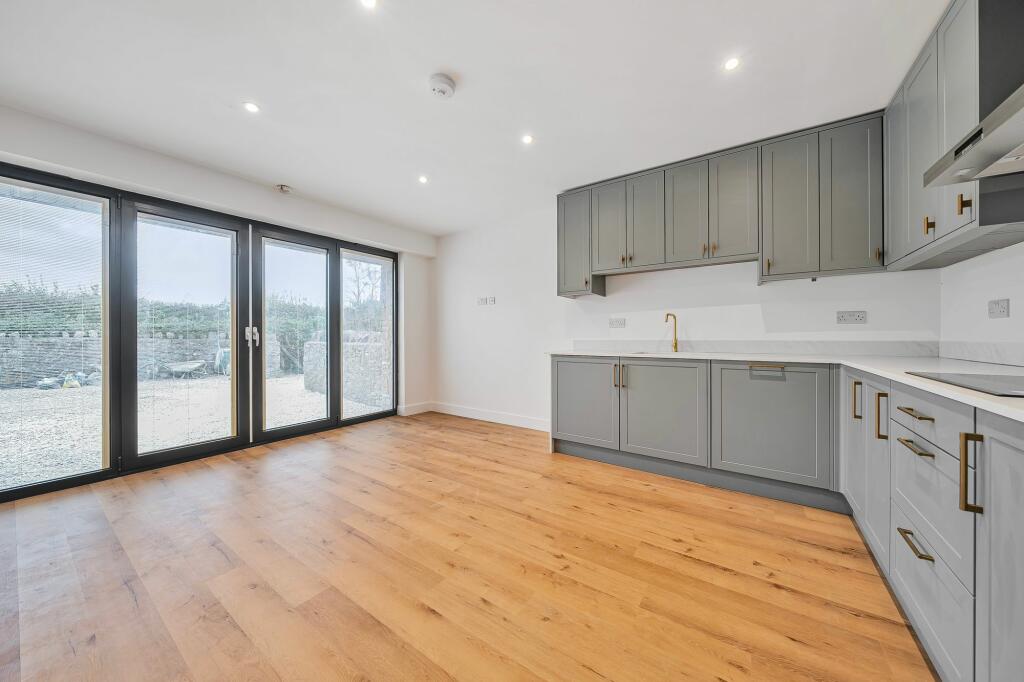 1 Somerset Court, Brinsea photo 2