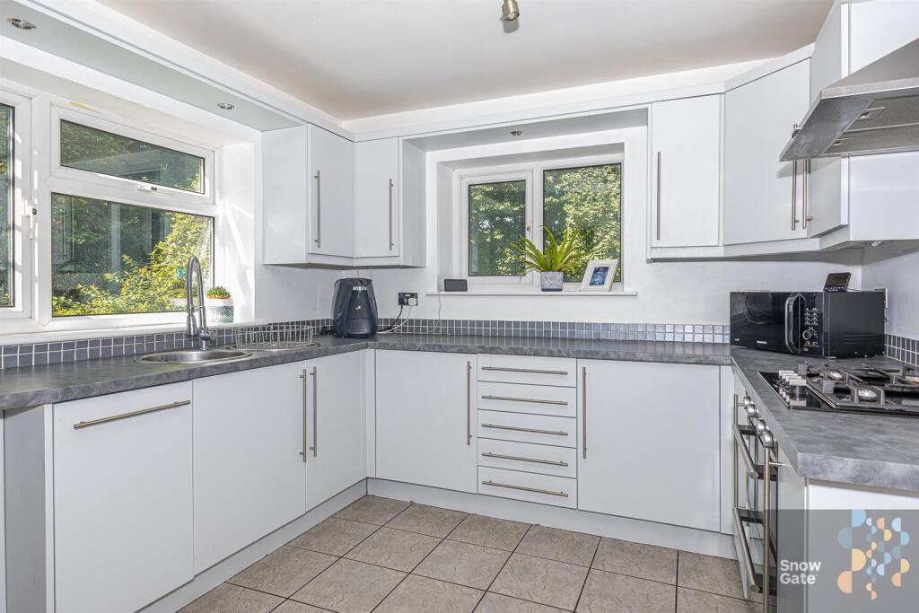 Leeds Road, Mirfield photo 4