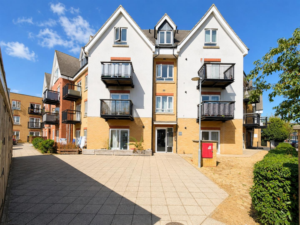 Apartment in Southall - View 4