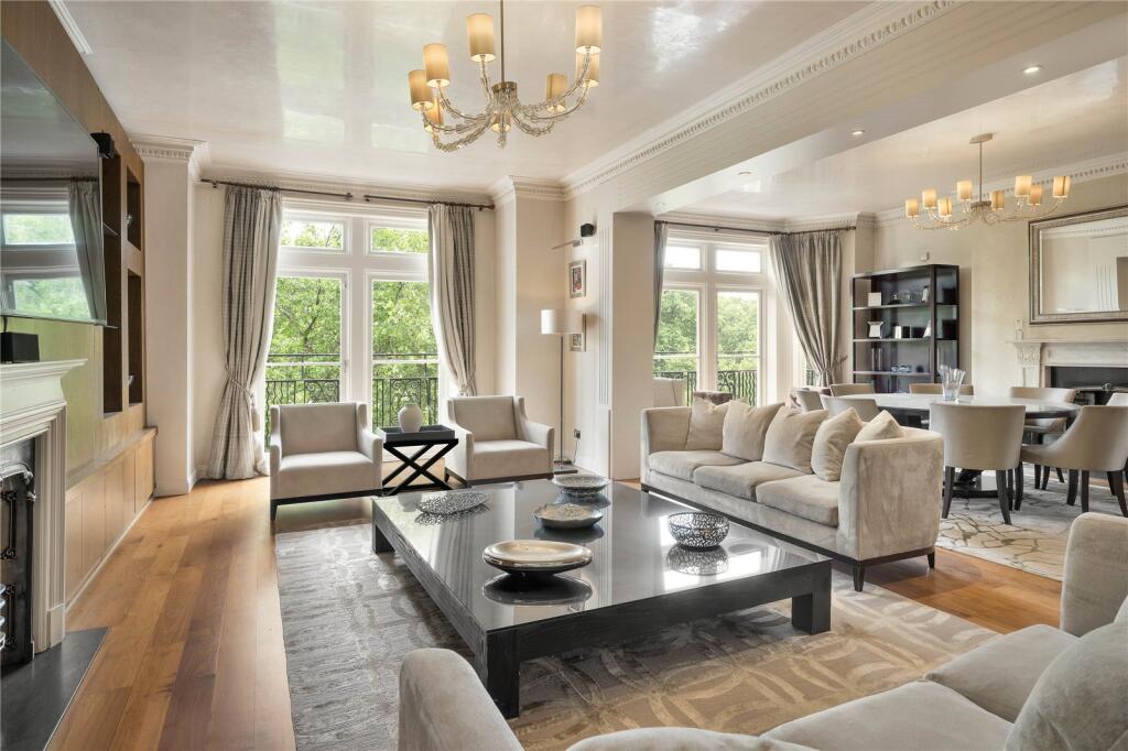Main image of property: Albert Gate Court, 124 Knightsbridge, London, SW1X