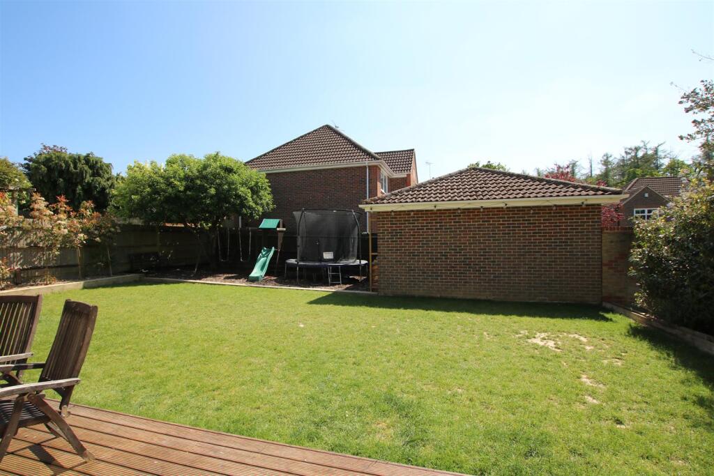 Wagtail Close, Horsham, West Sussex image 4