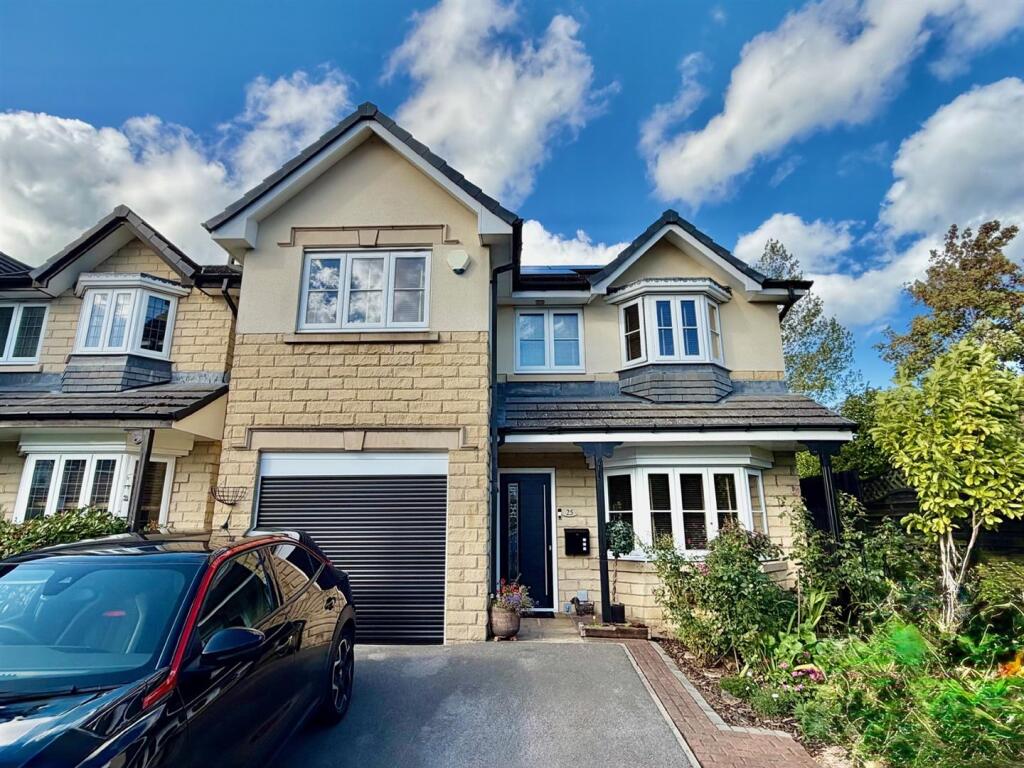 4-bed detached on Acorn Drive, Meltham, Holmfirth, £392,000