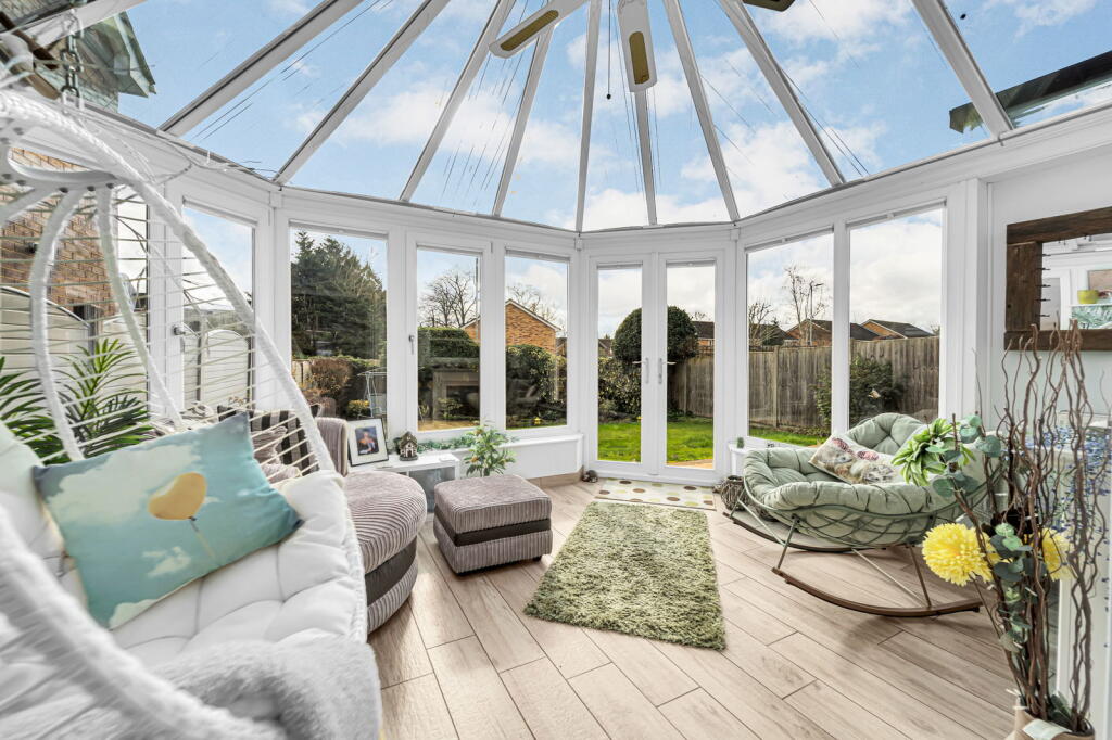 House in Binfield, Bracknell Forest - View 4