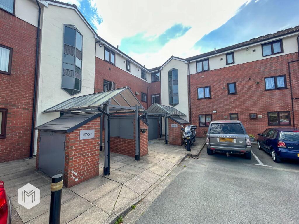2-bed flat on Dean Court, Bolton, BL1, £100,000