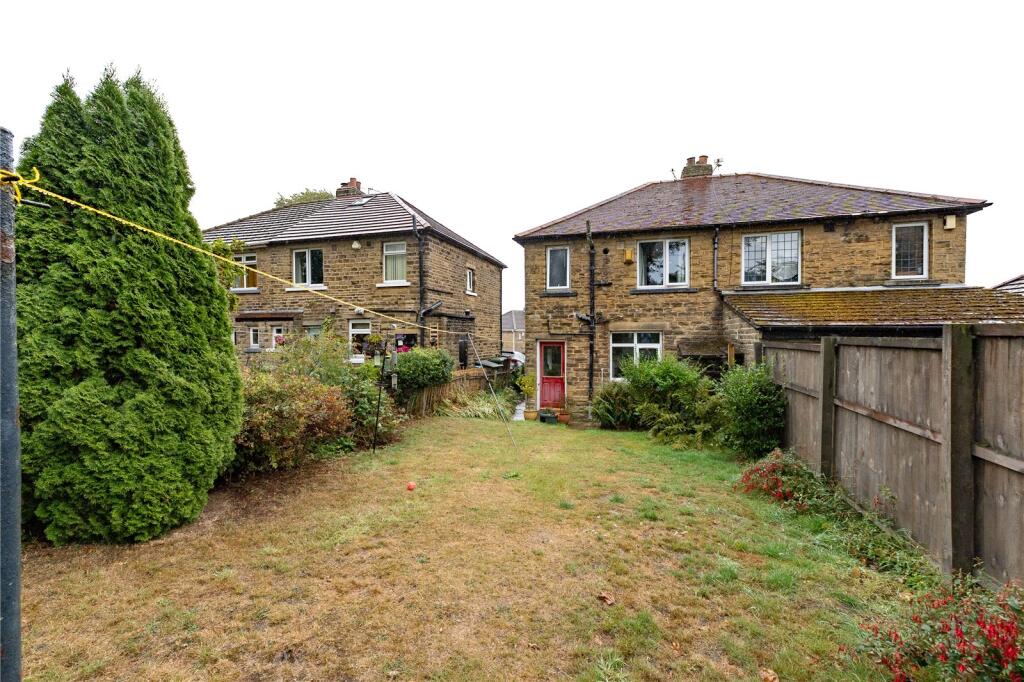 Moorland Crescent, Guiseley, Leeds, West Yorkshire photo 4