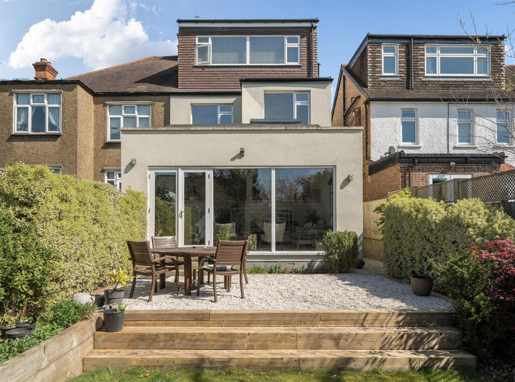 House in London, Brondesbury Park, Brondesbury - More