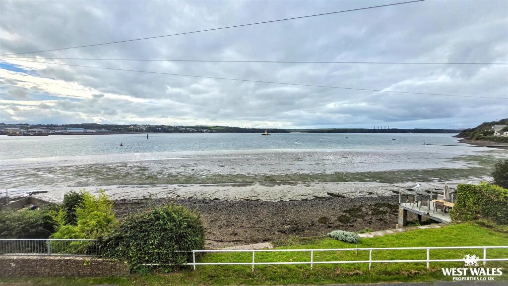 House in Swansea, Llanstadwell - View 4