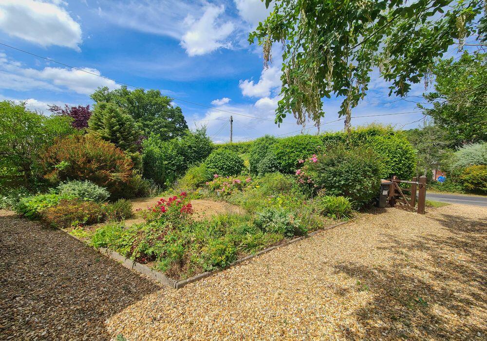 Maurys Lane, West Wellow, Romsey, SO51 6DA photo 2