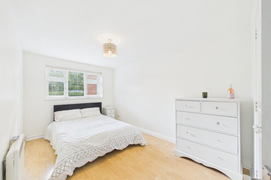 Apartment in Crowthorne, Bracknell Forest - View 5