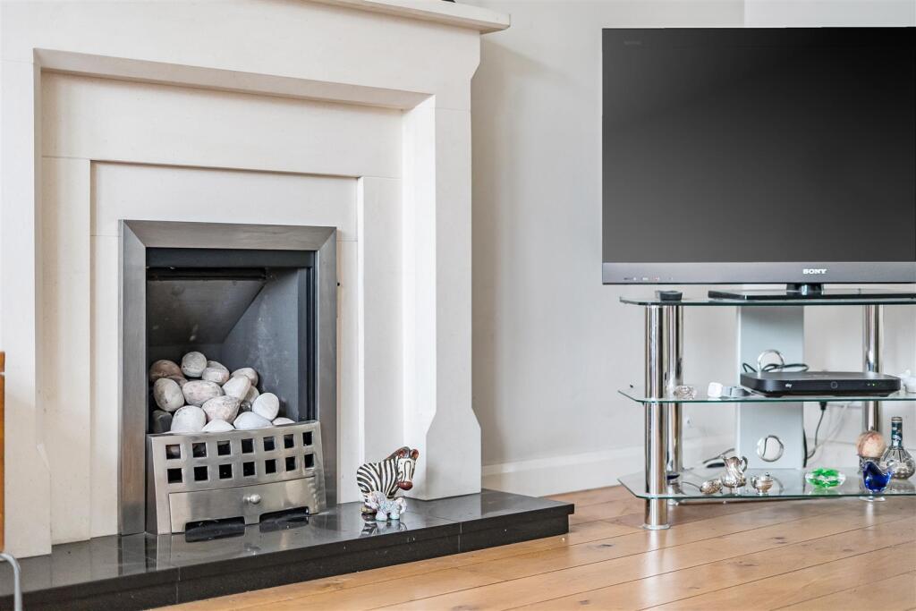 Benning Way, Wokingham, Berkshire RG40 1XX photo 3