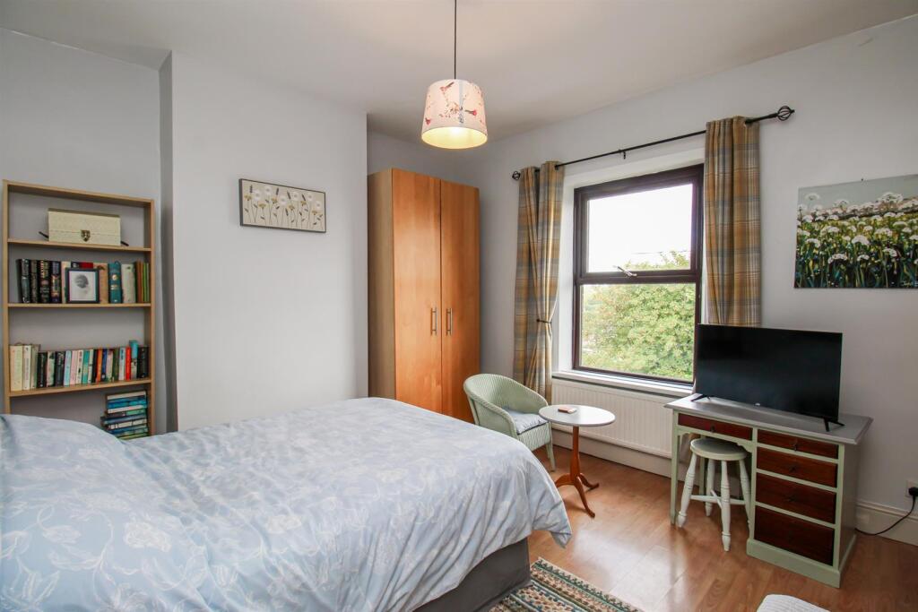 House in Wakefield - View 5