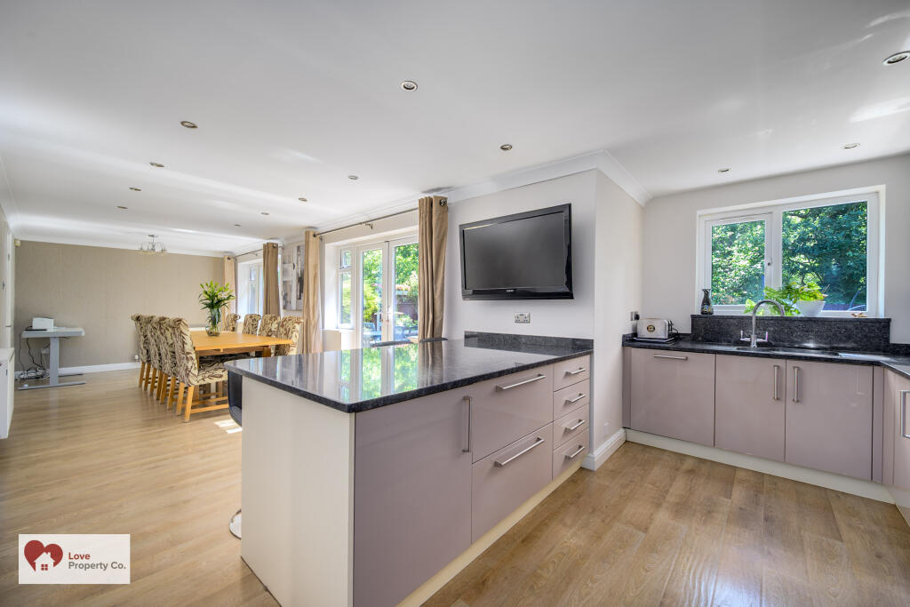 Waldeve Grove, Solihull, B92 9QT photo 5
