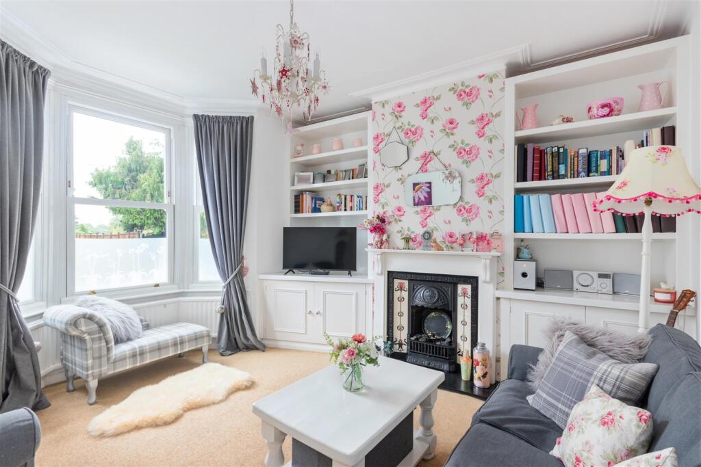 House in London, Merton Park - View 2