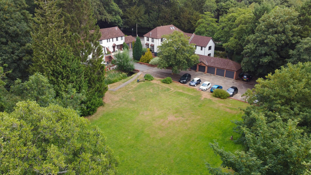 8 TROUTBECK photo 2