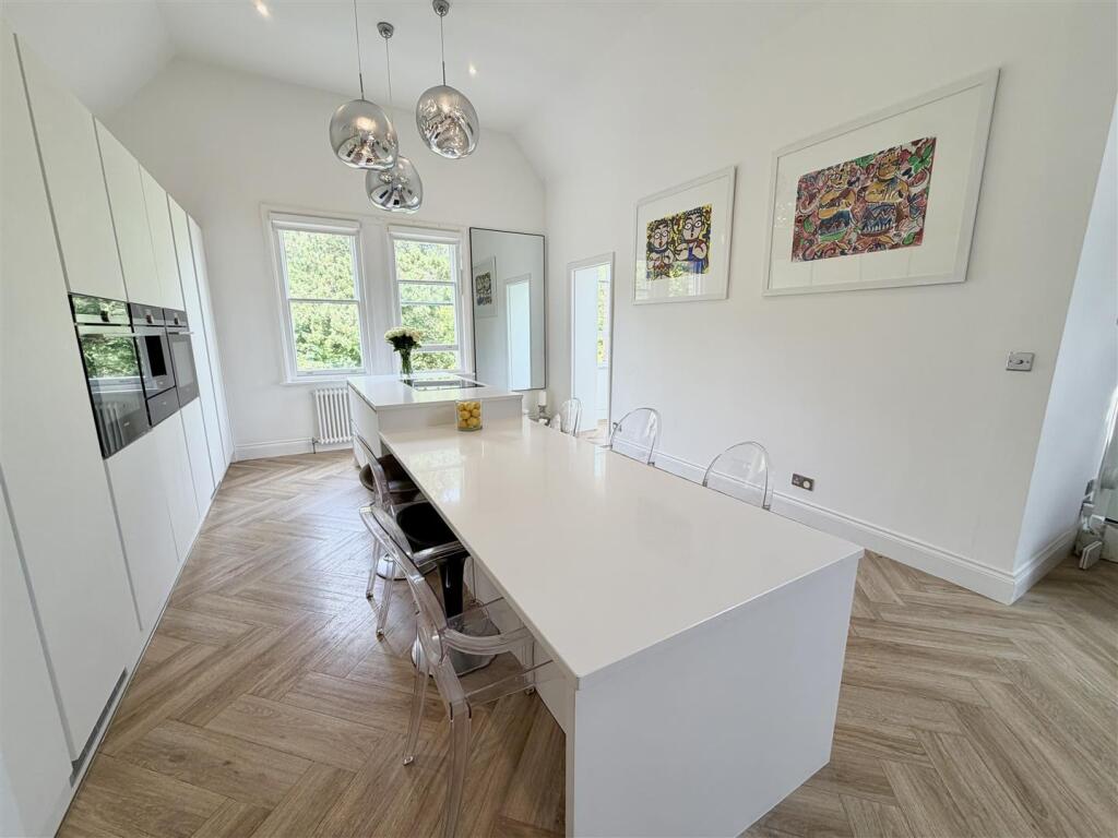 Apartment in Trafford, Bowdon - More