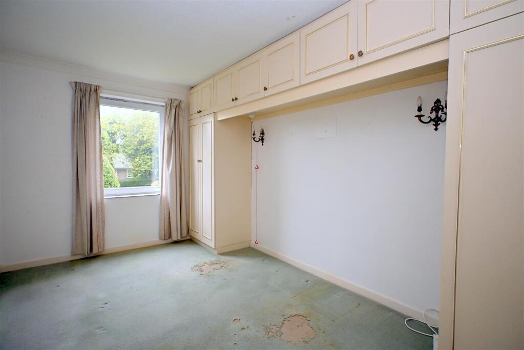Apartment in Eastbourne, East Sussex - More
