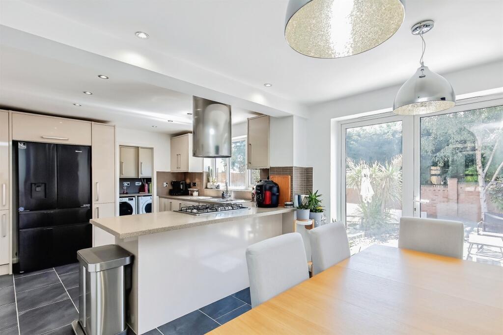 House in Kettering, Leisure Village - More