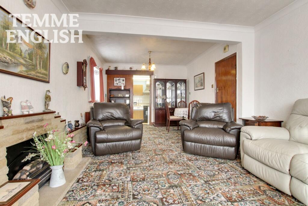 House in Basildon, Wickford - More