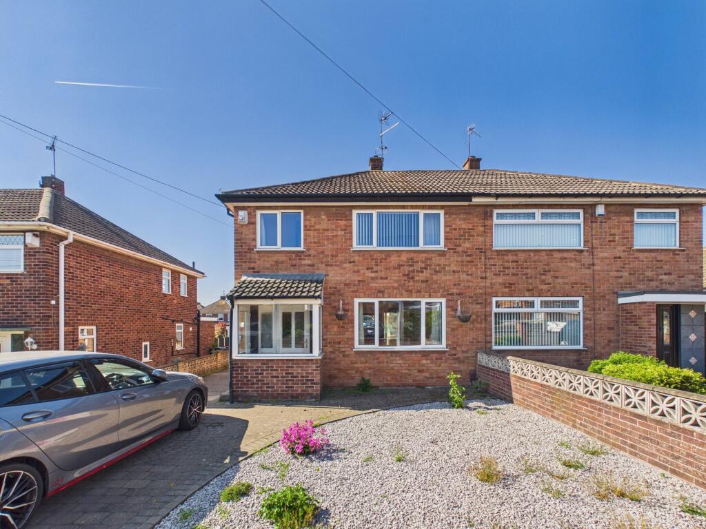 3-bed semi-detached on Homestead Drive, Brinsworth, Rotherham, £190,000