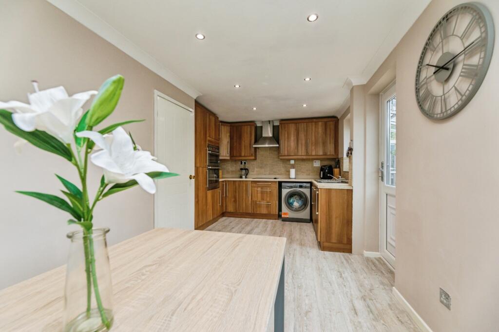 Merbeck Drive, High Green, Sheffield photo 4