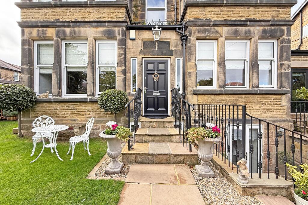 3-bed flat on West Cliffe Mount, Harrogate, HG2, £450,000