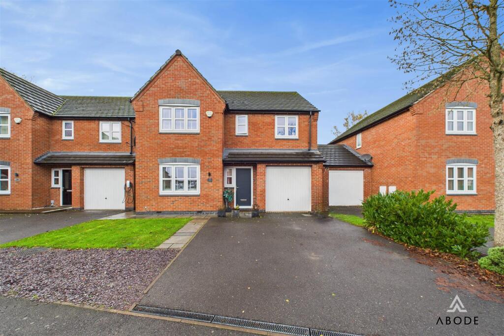 4-bed detached on Bridgewater Road, Burton-On-Trent, £325,000