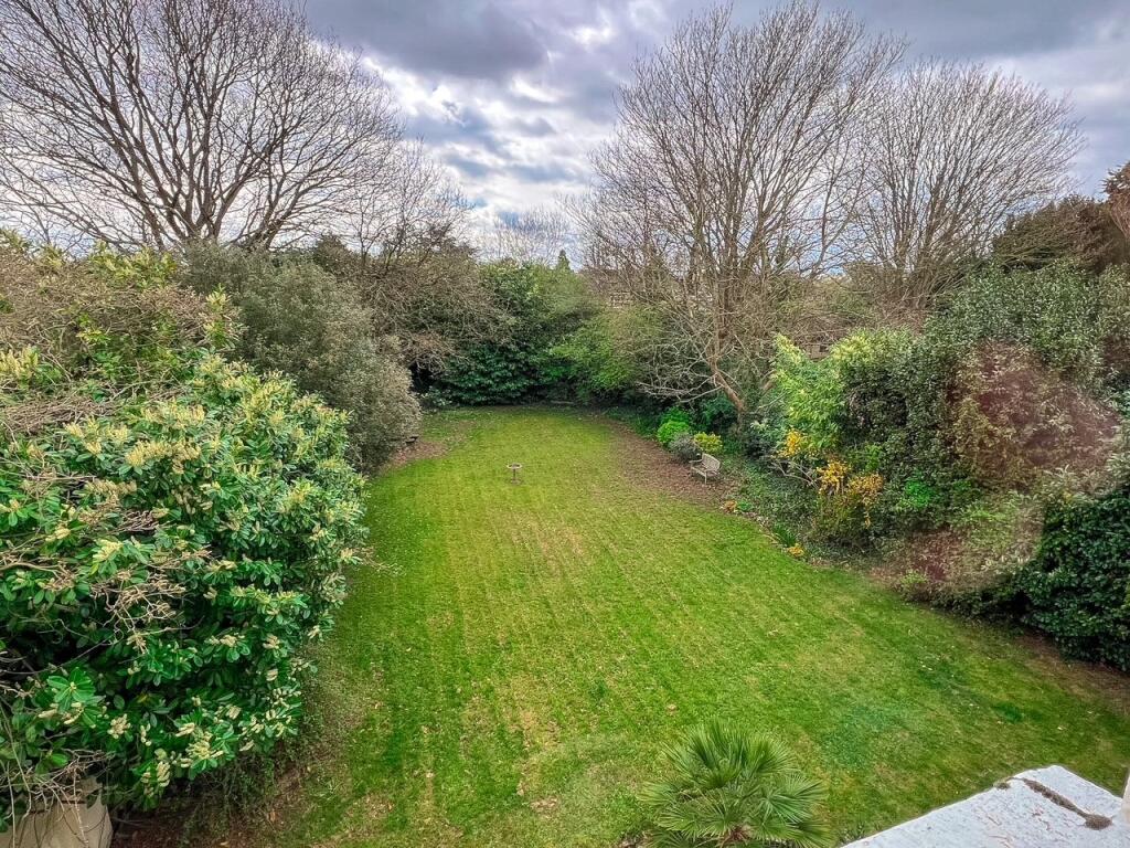 Wolsey Road, East Molesey, KT8 photo 4