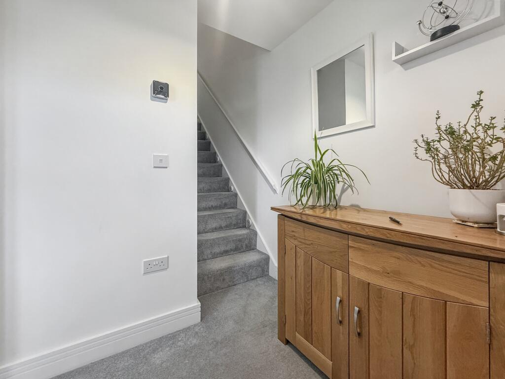 Raven Way, Shrivenham, Swindon, SN6 photo 4