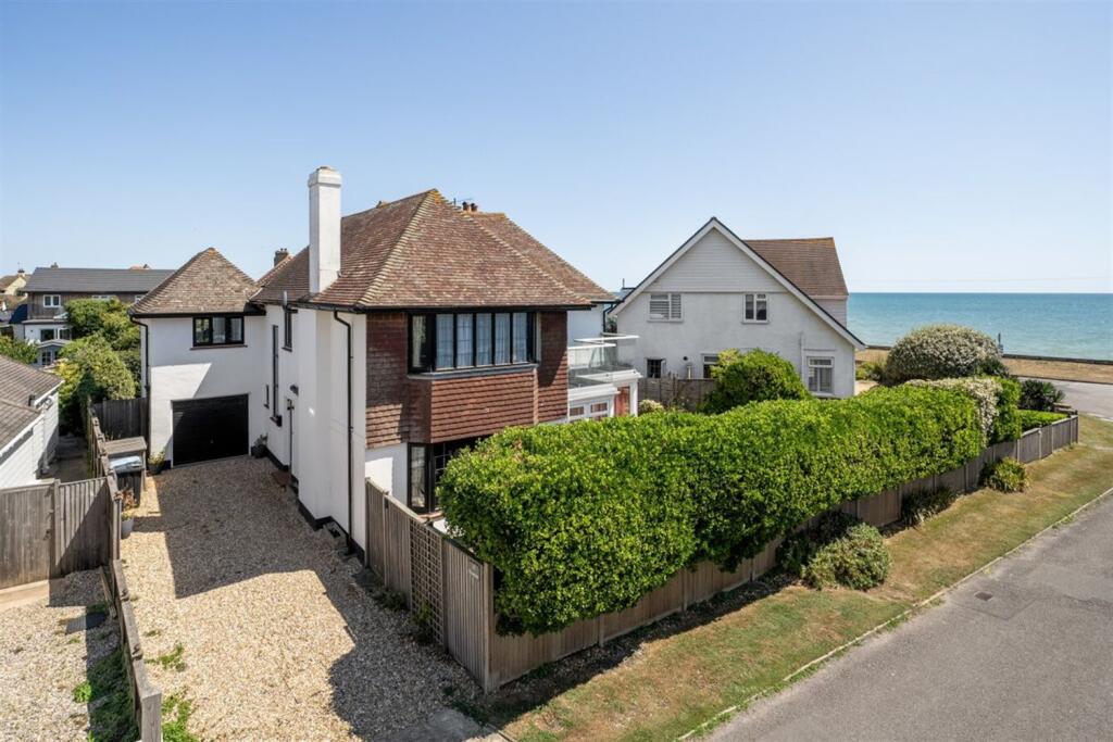 Main image of property: First Avenue, Felpham, Bognor Regis, PO22