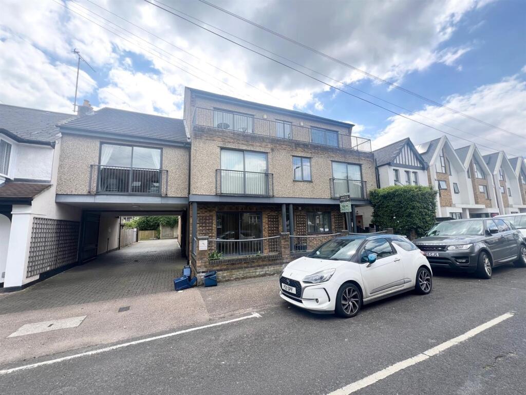 Main image of property: Glendale Gardens, Leigh-On-Sea