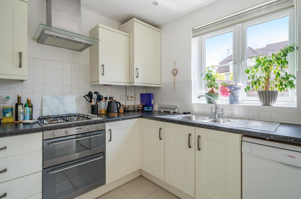 House in Hemel Hempstead - More