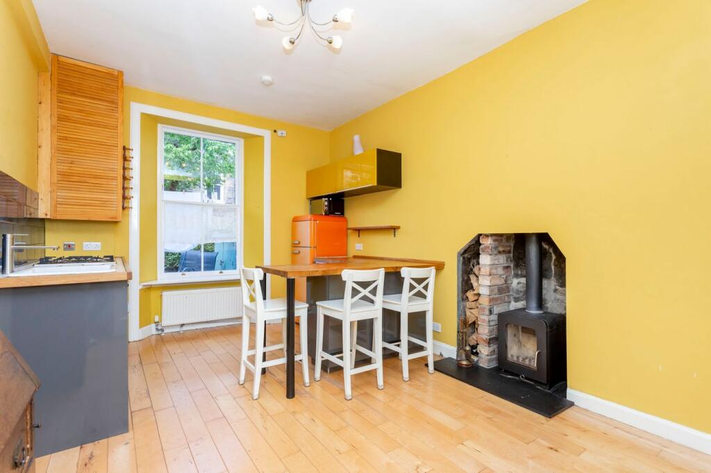 Apartment in Edinburgh - More