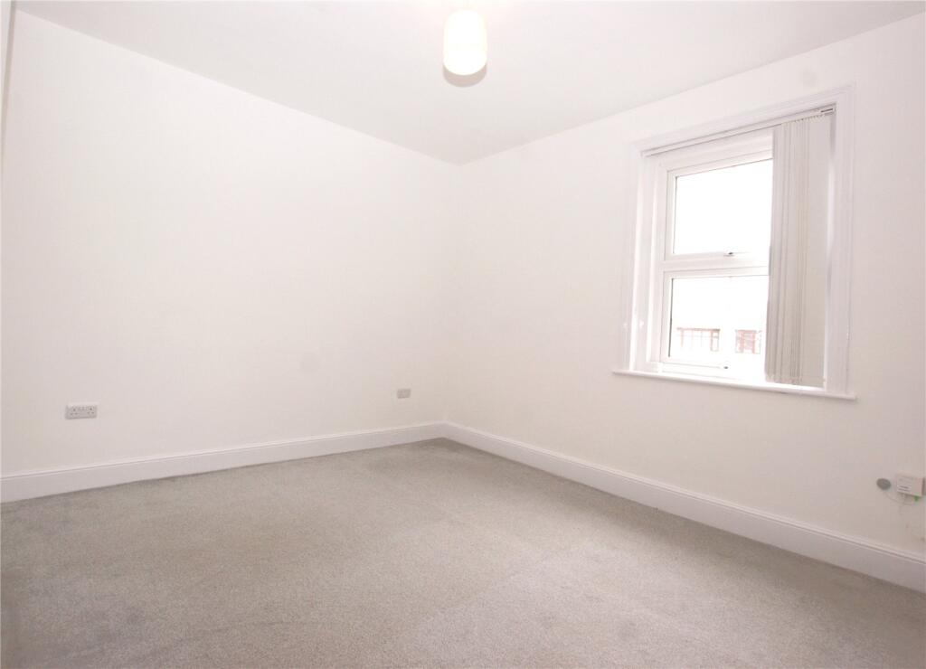 Apartment in Ferndown, Tricketts Cross - View 4