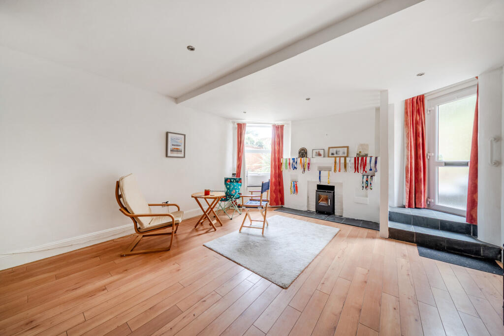 Apartment in Exeter - More