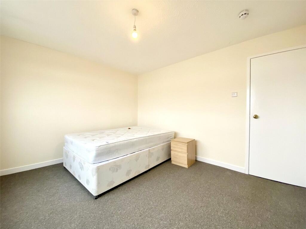 6 bedroom terraced house for rent