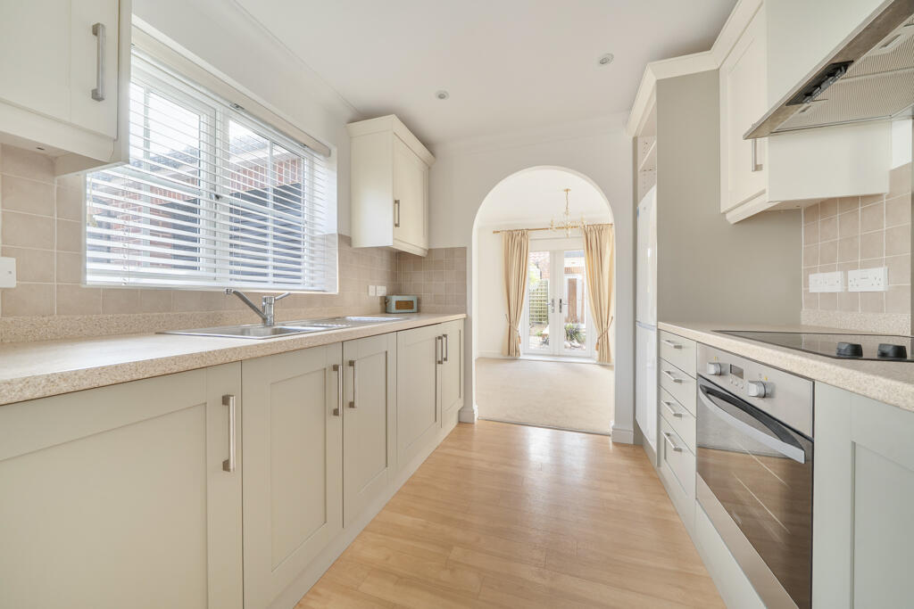 7 Ainsworth Road, Holt NR25 6FE photo 3