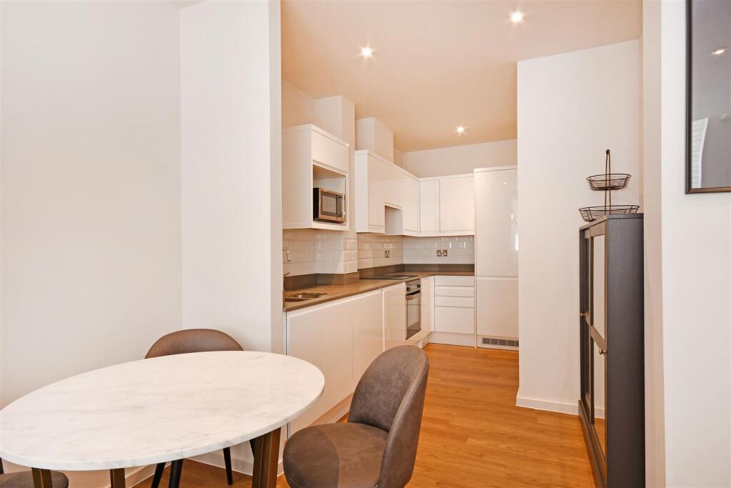 Main image of property: Queens Building, City Centre, S1