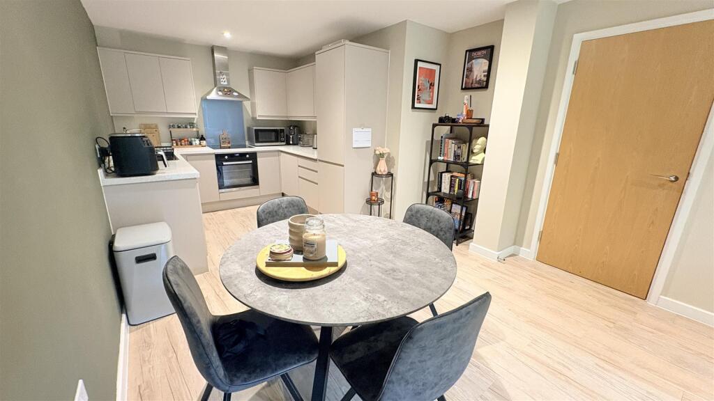 Apartment in Birmingham, Moseley - View 2