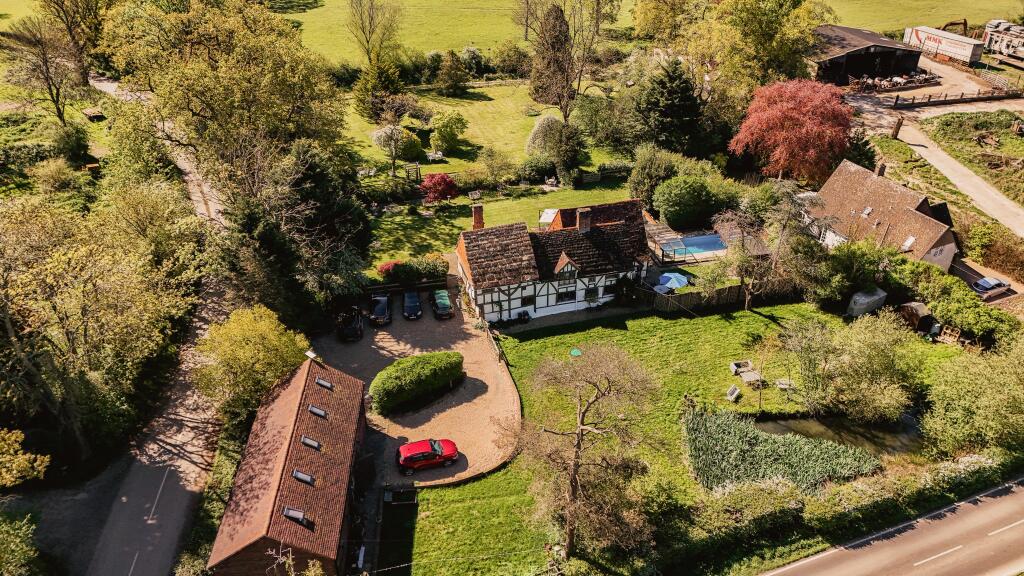 House in Tandridge, Outwood - View 5
