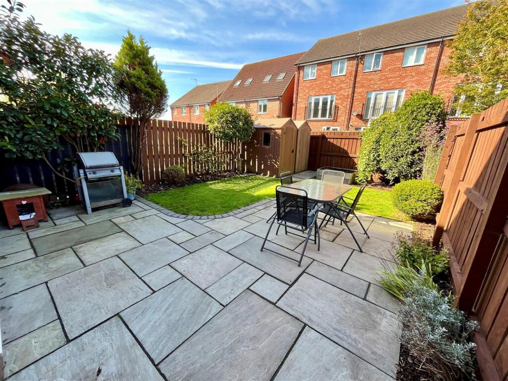 Kingscroft Drive, Welton, Brough photo 2