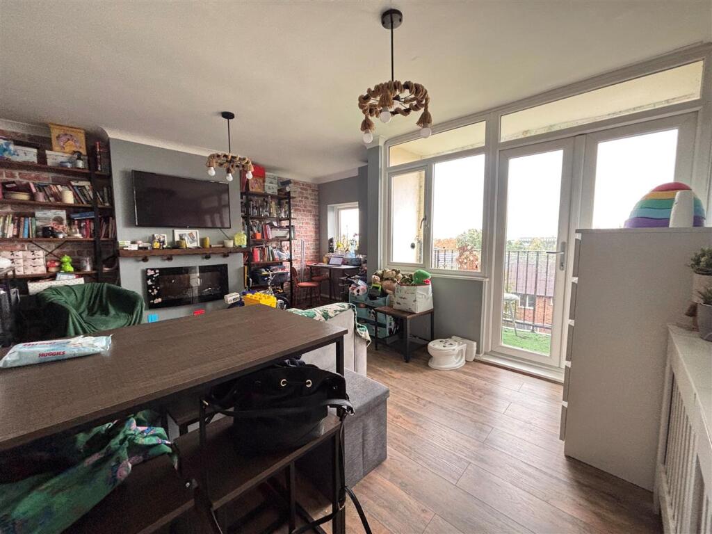 Apartment in Solihull, Kingshurst - View 3