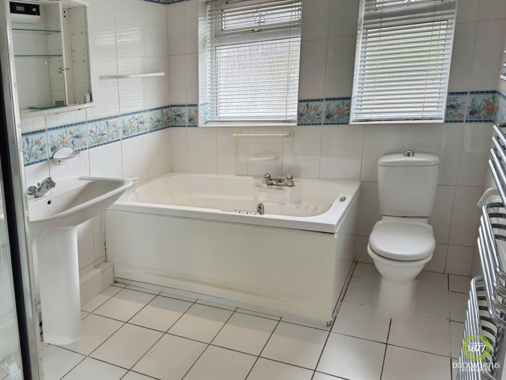 Earls Drive, Hoddlesden, BB3 photo 3