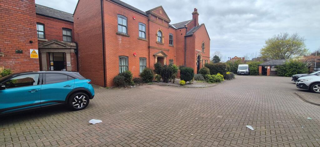 Main image of property: 21 Parkview Apartments, 323 Linthorpe Road, Middlesbrough, Cleveland, TS1 4AL