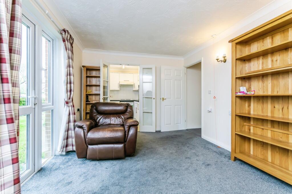 Chaldon Road, Caterham, Surrey, CR3 photo 4
