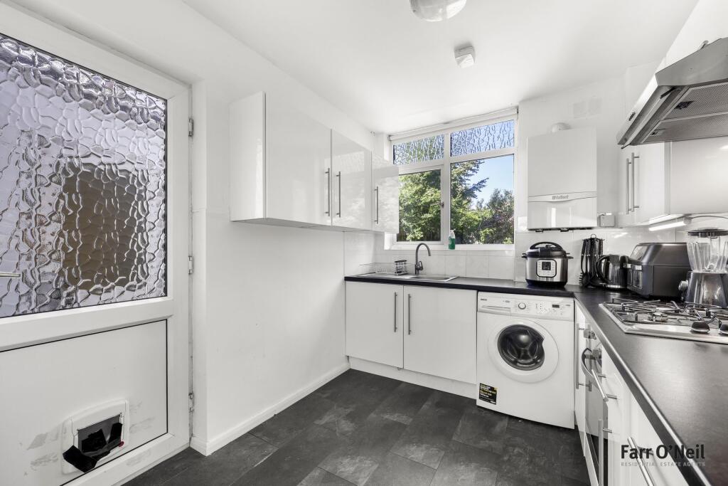 Vernon Avenue, Woodford Green, IG8 photo 4