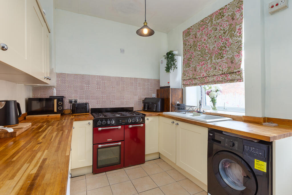 House in Oldham, Greater Manchester - View 3